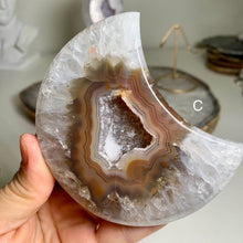 Load image into Gallery viewer, High quality - druzy agate moon from Brazil ( free stand)
