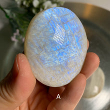 Load image into Gallery viewer, Top quality- moonstone palm stone

