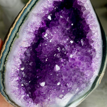 Load image into Gallery viewer, High quality - Uruguay amethyst geode with moss agate banding on skin
