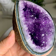 Load image into Gallery viewer, High quality - Uruguay amethyst geode with moss agate banding on skin
