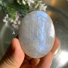 Load image into Gallery viewer, Top quality - moonstone palm stone / blue flashy moonstone
