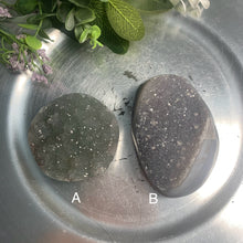 Load image into Gallery viewer, Top quality - Uruguay rainbow amethyst/ colorful amethyst with druzy and agate banding
