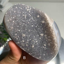 Load image into Gallery viewer, Top quality - Uruguay rainbow amethyst/ colorful amethyst with druzy and agate banding
