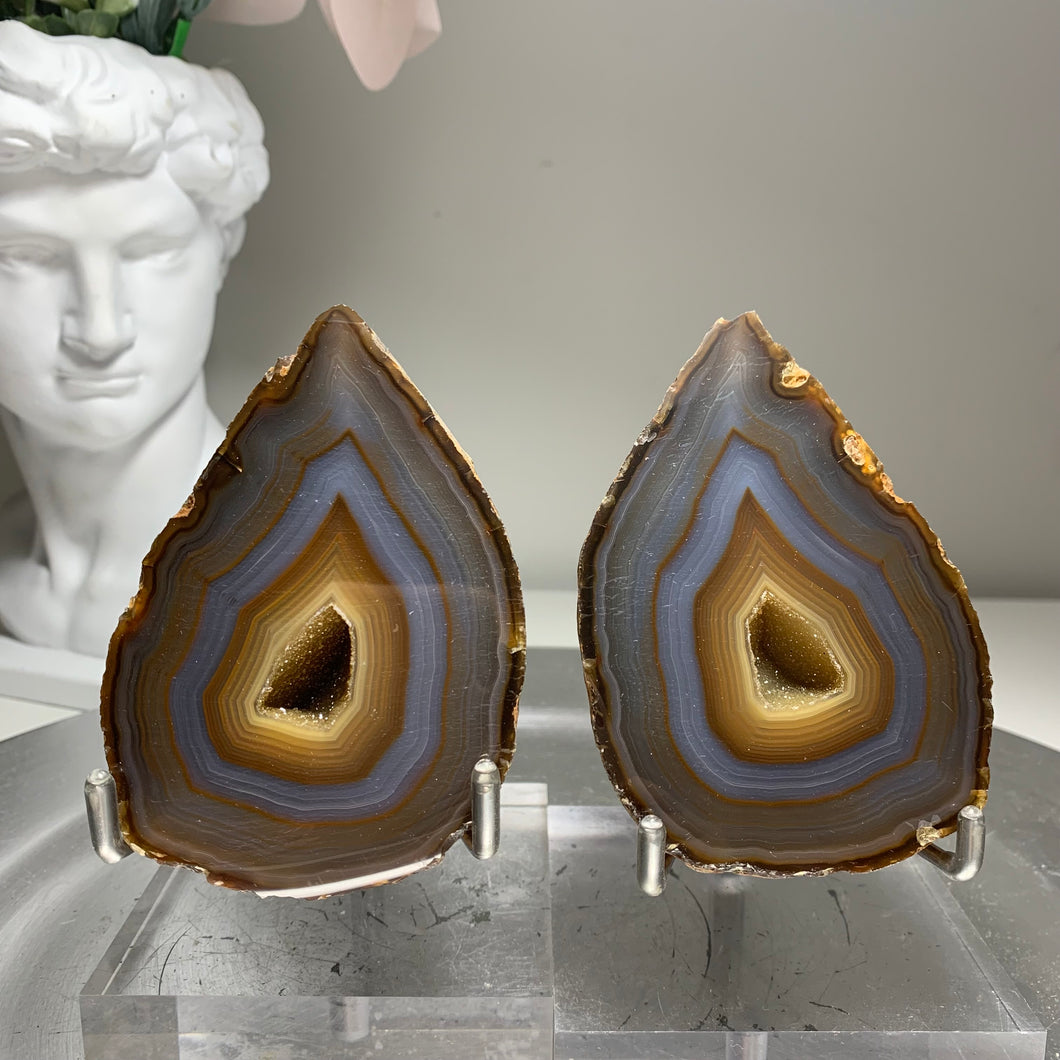 Top quality - Brazilian Agate geode pair