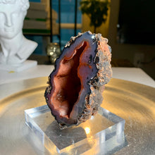 Load image into Gallery viewer, Rare - High quality Argentina red fox agate geode with UV reaction
