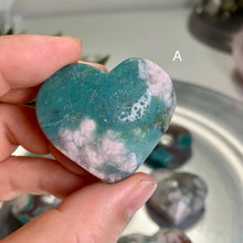 Load image into Gallery viewer, High quality - natural color green flower agate heart
