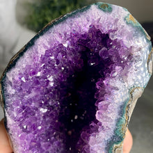 Load image into Gallery viewer, High quality - Uruguay amethyst geode with moss agate banding on skin
