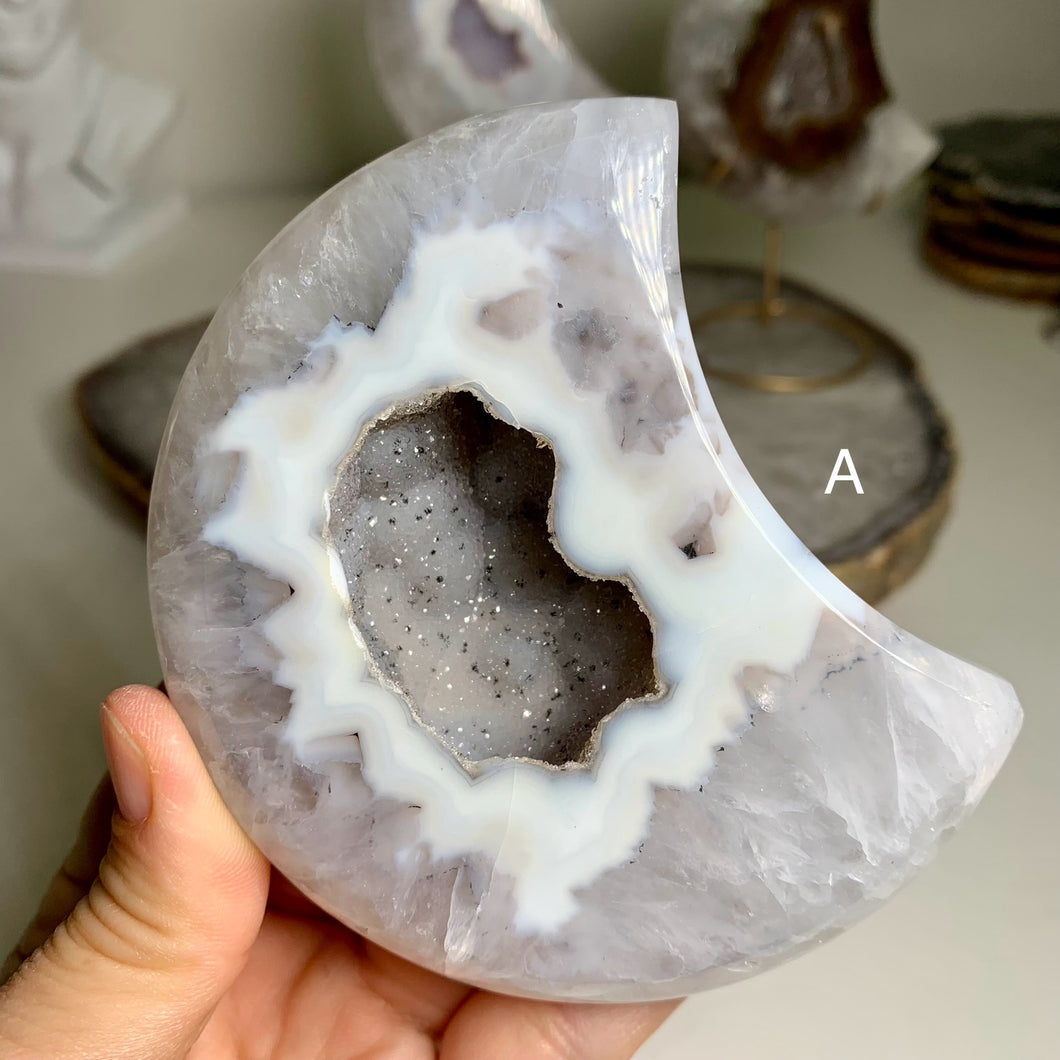 High quality - druzy agate moon from Brazil ( free stand)