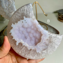 Load image into Gallery viewer, Rare - medium size top quality sugary druzy agate moon ( free stand)
