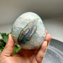 Load image into Gallery viewer, Top quality – Rainbow amethyst from Uruguay with natural moss agate skin &amp; sparkling druzy

