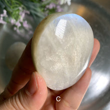 Load image into Gallery viewer, Top quality - moonstone palm stone / blue flashy moonstone
