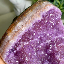 Load image into Gallery viewer, High quality - Uruguay amethyst geode with orange color banding on skin
