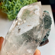 Load image into Gallery viewer, New found - green chlorite lemurian quartz 02
