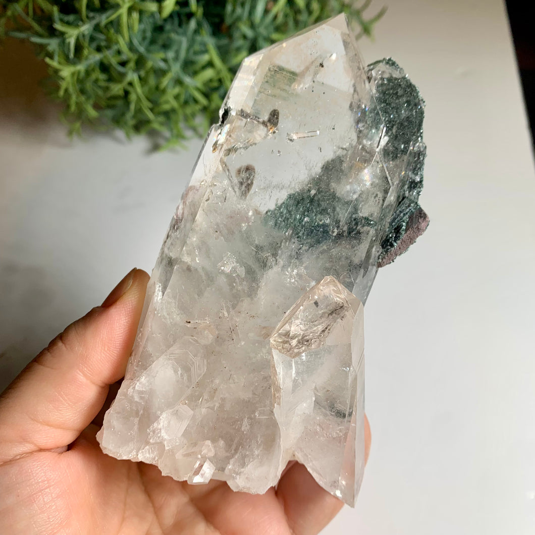 New found - green chlorite lemurian quartz 02