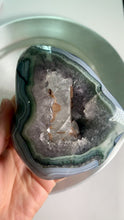 Load and play video in Gallery viewer, Rare - agate with amethyst teeth and calcite , blue bending on skin
