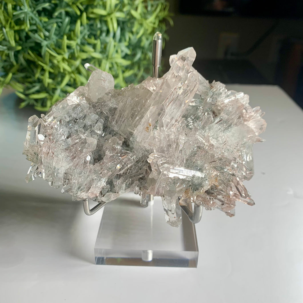 New found - green chlorite lemurian quartz cluster / Columbia quartz